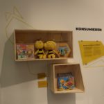Station KONSUMIEREN: „Und diese Biene, die ich meine...“ – Transformationen der berühmtesten Biene Deutschlands